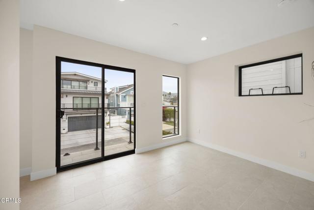 1194 Kingston Lane, Ventura CA: https://media.crmls.org/mediaz/c6b87418-c0e8-4ebb-b7b0-43a8bda2363a.jpg