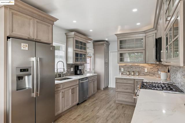 1034 Navellier St, El Cerrito CA: https://media.crmls.org/mediaz/c6b8d3fd-5bbe-4c51-8029-fab5fd16442a.jpg