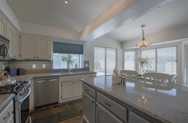 46480 Pine Meadow Place, King City CA: https://media.crmls.org/mediaz/c6b8e3bf-f1f2-44aa-ab07-c72a14b2d137.jpg