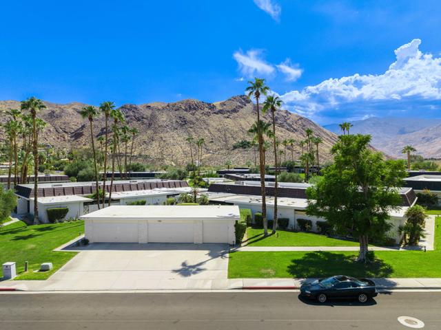 2515 E Jacaranda Road, Palm Springs CA: https://media.crmls.org/mediaz/c6b8e7cd-1714-4eff-b461-e1b1c92a824d.jpg