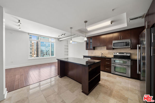 717 W Olympic Boulevard, Los Angeles CA: https://media.crmls.org/mediaz/c6b8ed3e-294e-4989-8e3a-a43fc793fd2d.jpg