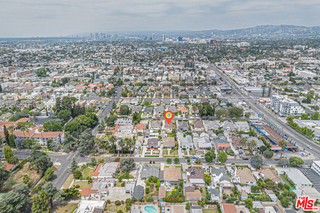 https://media.crmls.org/mediaz/c6b9fed6-220e-4358-878b-a82072ab32d5.jpg?preset=X-Large