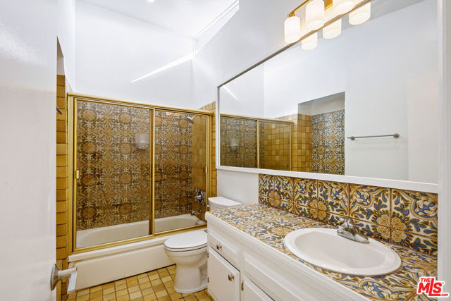 20438 Pacific Coast Highway, Malibu CA: https://media.crmls.org/mediaz/c6bac278-1327-4273-a179-130014b1f4c5.jpg