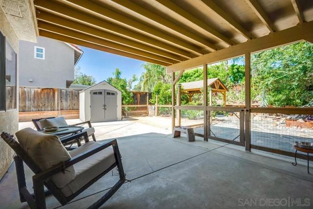 40037 Amberley Cir, Temecula CA: https://media.crmls.org/mediaz/c6badc40-abed-4e2a-bb6a-902274d66875.jpg
