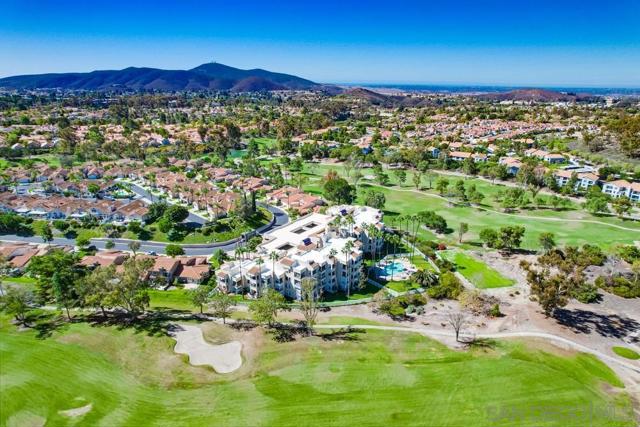 12122 Royal Birkdale Row, San Diego CA: https://media.crmls.org/mediaz/c6baf78c-e67a-42a7-868c-c72477391116.jpg