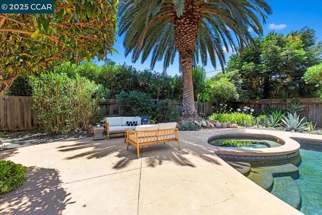 1759 Crescent Dr, Walnut Creek CA: https://media.crmls.org/mediaz/c6bb1581-8b46-471f-b9b6-6989bab94e8b.jpg