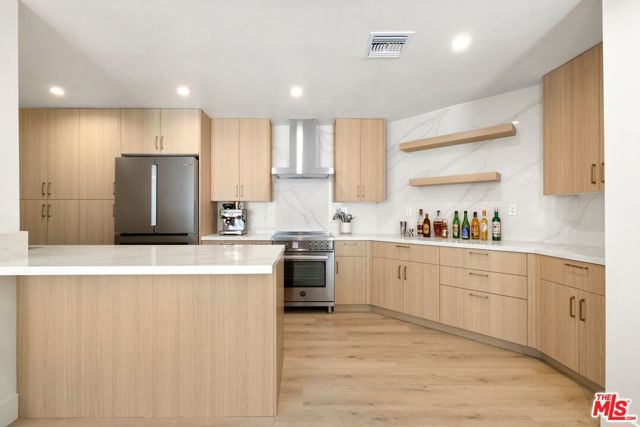 906 N Doheny Drive, West Hollywood CA: https://media.crmls.org/mediaz/c6bb2411-002a-47a7-9f03-279edf921c6b.jpg