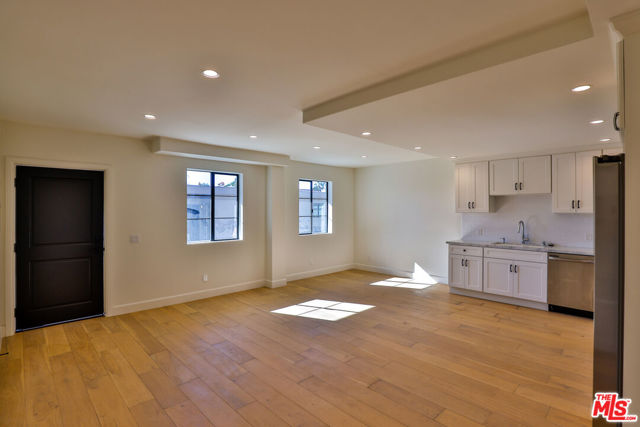 22227 PACIFIC COAST Highway, Malibu CA: https://media.crmls.org/mediaz/c6bb386f-a24a-4881-9235-d91108699c45.jpg