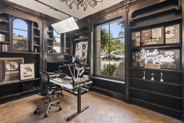 16636 El Zorro Vista, Rancho Santa Fe CA: https://media.crmls.org/mediaz/c6bbabd7-3840-4aa5-9073-255e447d7b7d.jpg