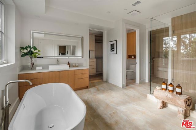 4 Bed Home for Sale in Los Angeles, California