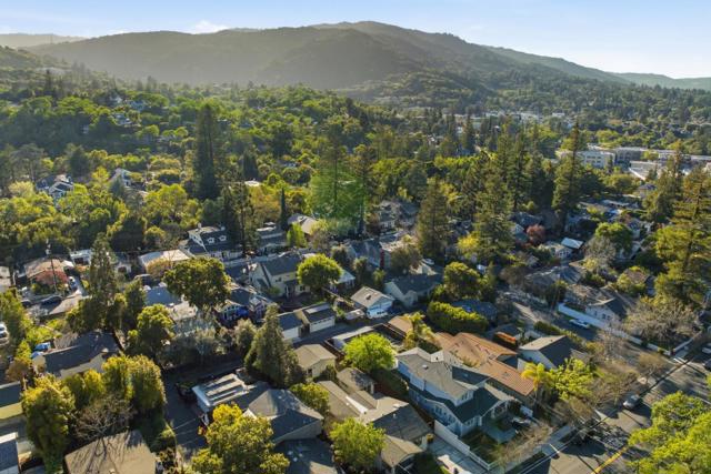 136 Loma Alta Avenue, Los Gatos CA: https://media.crmls.org/mediaz/c6bcadaa-e4c1-49e6-99d2-287ee734b16d.jpg