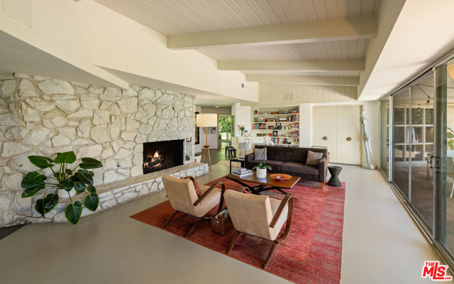 11556 Bellagio Road, Los Angeles CA: https://media.crmls.org/mediaz/c6bd30c7-c9bb-4452-991e-a20047f36f06.jpg