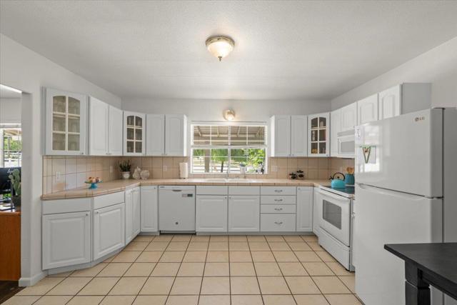 1080 Spring Grove Road, Hollister CA: https://media.crmls.org/mediaz/c6bd99fe-b3b1-40b4-8c49-43ccf11d0b58.jpg