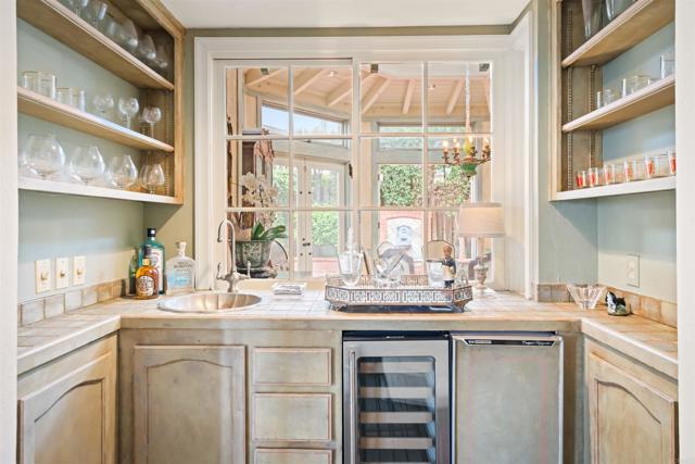 Detail Gallery Image 16 of 60 For 1879 Viking Way, La Jolla,  CA 92037 - 5 Beds | 5/1 Baths