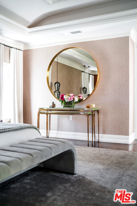 727 N Alta Drive, Beverly Hills CA: https://media.crmls.org/mediaz/c6be2c0e-1e1f-4a0f-bfa3-1563f9733577.jpg