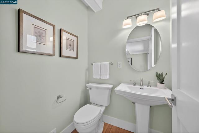 31 Ivy Dr, Orinda CA: https://media.crmls.org/mediaz/c6be942e-07bd-4dcf-9c87-a527c220428c.jpg