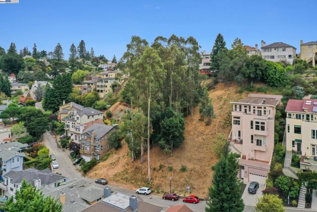 209 Sheridan Rd, Oakland CA: https://media.crmls.org/mediaz/c6bf92ad-c6c7-4634-8c16-2d4817a0c704.jpg