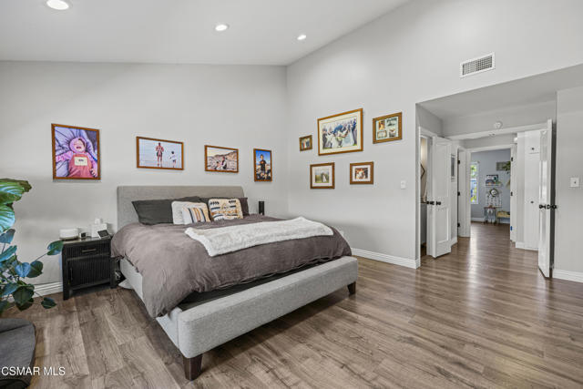 915 W Marcello Avenue, Thousand Oaks CA: https://media.crmls.org/mediaz/c6c00ad0-2759-43d8-97dc-eca62652275d.jpg