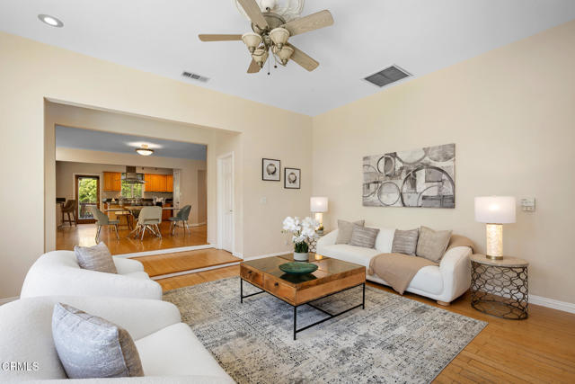 Detail Gallery Image 11 of 71 For 4917 Angeles Crest Hwy, La Canada Flintridge,  CA 91011 - 4 Beds | 3 Baths