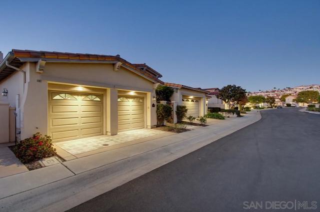 5448 Caminito Bayo, La Jolla CA: https://media.crmls.org/mediaz/c6c03f37-41a2-4fdc-953b-a0278c6cec0b.jpg