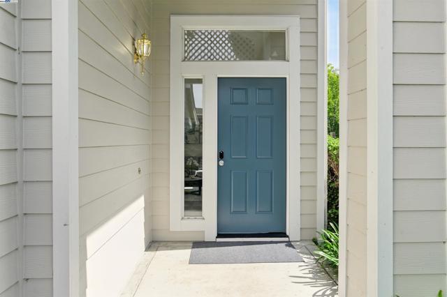 33243 Sunriver Cmn, Fremont CA: https://media.crmls.org/mediaz/c6c063bb-b25d-443b-aff1-eee264732dcb.jpg