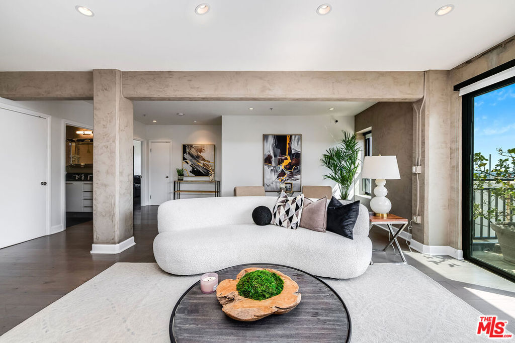 416 S Spring Street #1109