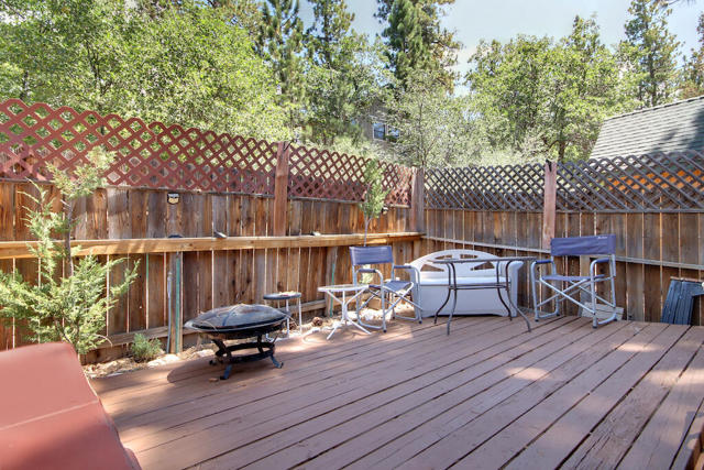735 Santa Barbara Avenue, Sugarloaf CA: https://media.crmls.org/mediaz/c6c14a24-d278-48b5-8c65-93056271453a.jpg