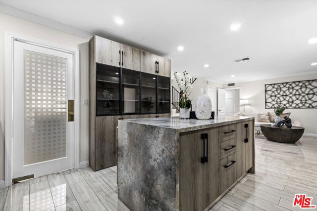 8557 Norwich Avenue, North Hills CA: https://media.crmls.org/mediaz/c6c1a3ef-9a35-4141-bd4f-059733e9ca60.jpg