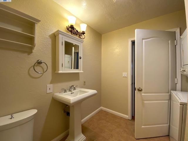 712 S 2Nd St, San Jose CA: https://media.crmls.org/mediaz/c6c1b08f-c323-4177-bf4d-80cb8cea9bf8.jpg