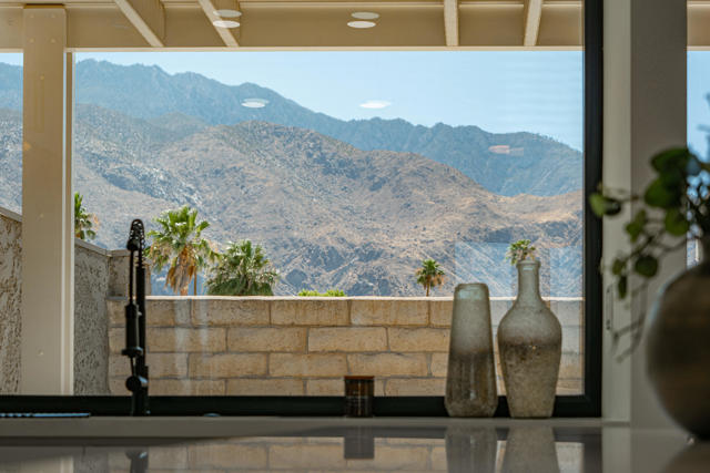 842 N Calle De Pinos, Palm Springs, CA 92262