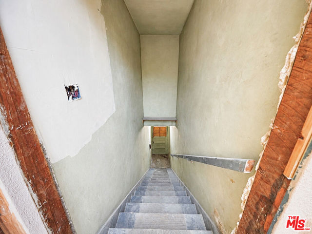 14426 Friar Street photo 46