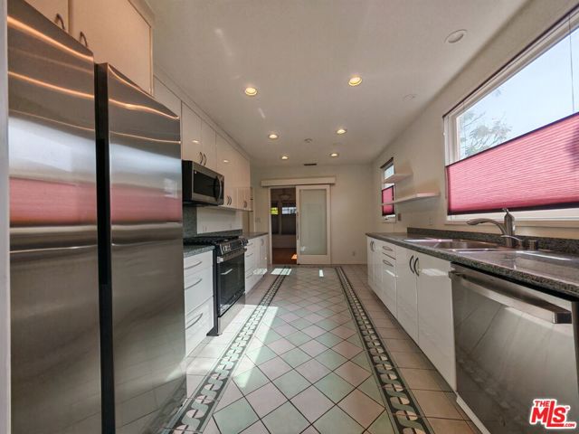 1107 Alfred, Los Angeles CA: https://media.crmls.org/mediaz/c6c26f83-2da5-4549-9306-bcc441c4b4af.jpg