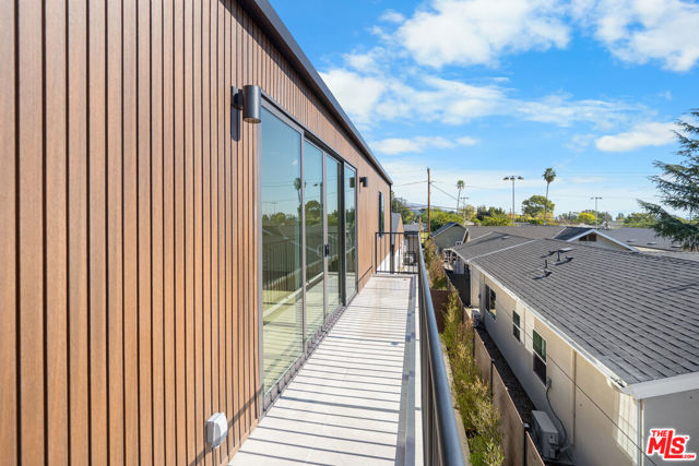 1688 N Sierra Bonita Avenue, Pasadena CA: https://media.crmls.org/mediaz/c6c3792c-74ff-4c36-8ba3-1a62dfcd6898.jpg