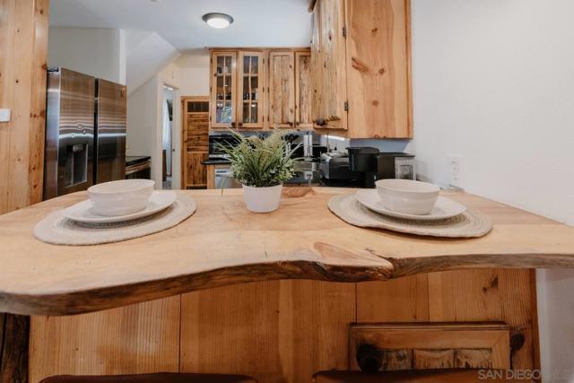 1027 W Country Club Blvd, Big Bear CA: https://media.crmls.org/mediaz/c6c41aa7-7345-45d8-8a27-3b242de53f79.jpg