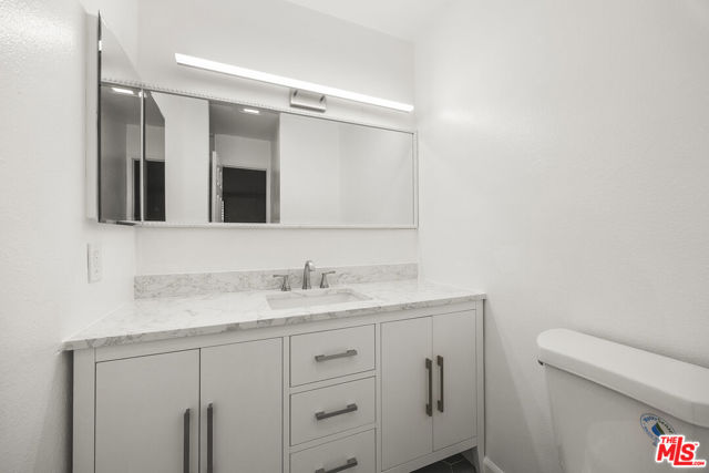 4170 Elm Avenue, Long Beach CA: https://media.crmls.org/mediaz/c6c4b994-a08b-4a51-b155-4110280c22a1.jpg