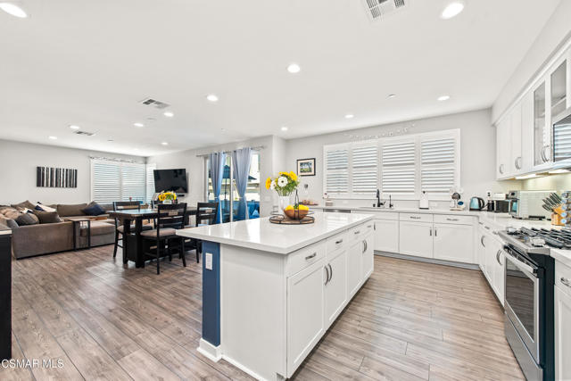 1830 Poppy Drive, Simi Valley CA: https://media.crmls.org/mediaz/c6c53666-59e1-472f-8c31-7ab7773deeb7.jpg