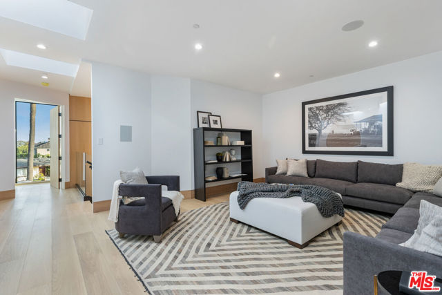 1011 Georgina Avenue, Santa Monica CA: https://media.crmls.org/mediaz/c6c536f1-aaad-4f17-8c11-92bced97ab8e.jpg