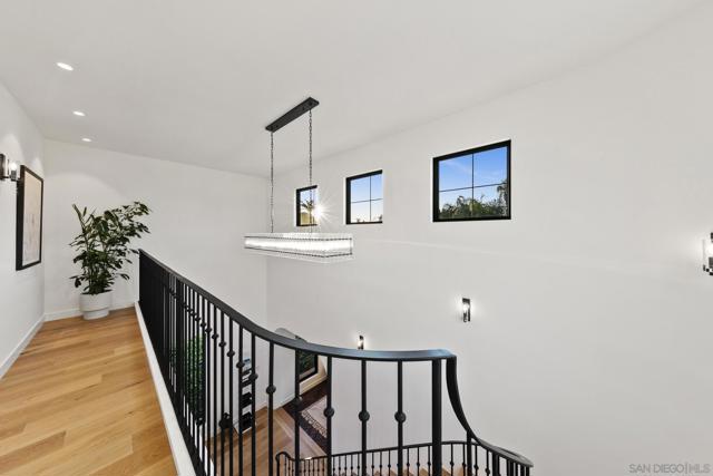 4223 Middlesex Dr, San Diego CA: https://media.crmls.org/mediaz/c6c57037-6423-488b-aeab-5bb9127eb0e0.jpg