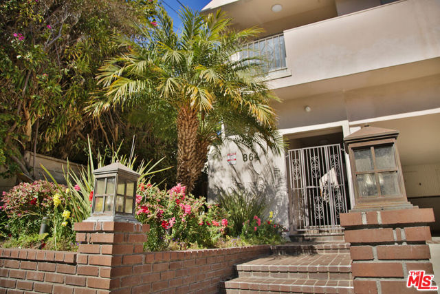 864 Granville Avenue photo 4