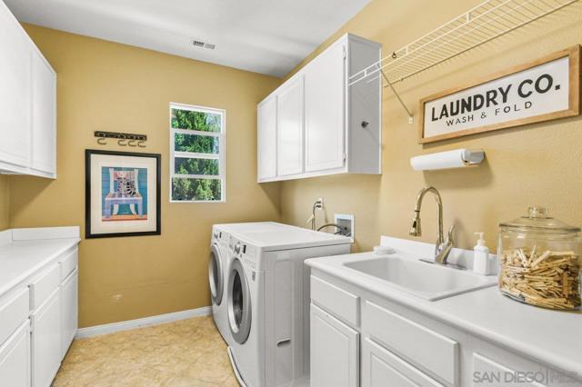 2423 Wishing Star Way, Chula Vista CA: https://media.crmls.org/mediaz/c6c6993c-a831-4d24-ad22-93e785443f2d.jpg