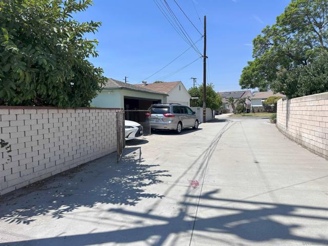 9109 Lower Azusa Rd, Rosemead CA: https://media.crmls.org/mediaz/c6c6a20b-dba5-419f-841a-0ef313aaad12.jpg