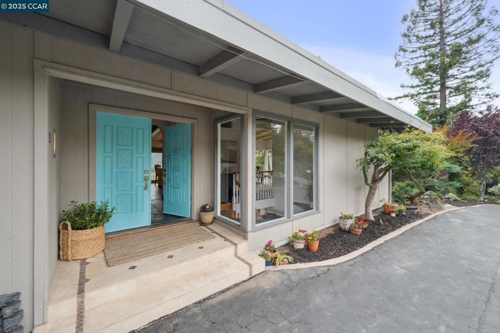 12 La Cresta Rd