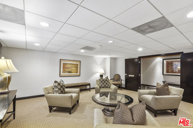 100 S Doheny Drive, Los Angeles CA: https://media.crmls.org/mediaz/c6c93aaf-77f5-447c-89a7-dae94f80feb0.jpg