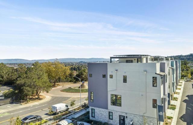 2417 Willow Way, San Mateo CA: https://media.crmls.org/mediaz/c6c98a5c-2210-41ee-b8f1-6890306725c6.jpg