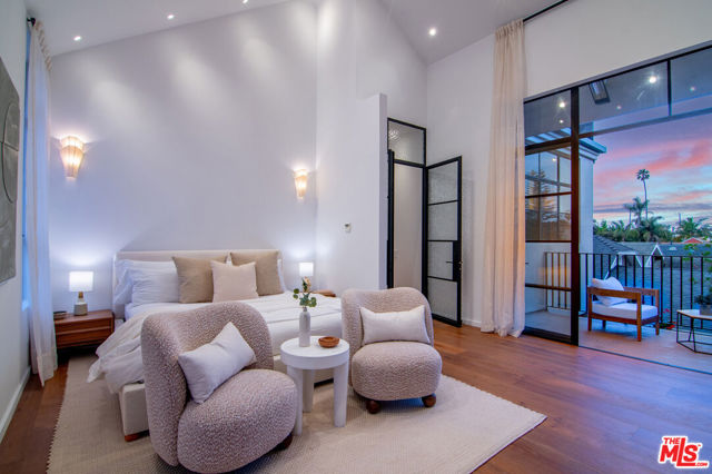 745 E Sunset Avenue, Venice CA: https://media.crmls.org/mediaz/c6c99da1-1d2a-4212-8b74-76492a56656d.jpg