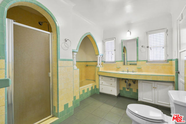 1143 S Rimpau Boulevard, Los Angeles CA: https://media.crmls.org/mediaz/c6c9f640-e45c-4003-a2a5-456ce69c9777.jpg