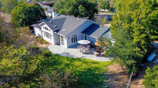 3121 Alta Verde, Fallbrook CA: https://media.crmls.org/mediaz/c6ca0564-b584-4736-a745-c51397a71d89.jpg