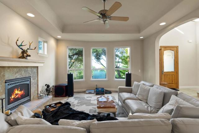 454 Upper Road, San Rafael CA: https://media.crmls.org/mediaz/c6ca9811-792a-4141-9111-0a913dbd6ee7.jpg