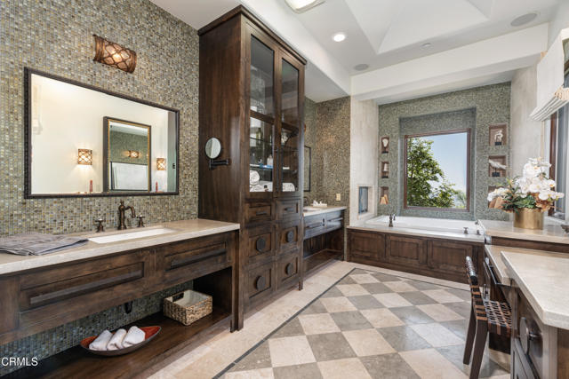 2330 Crystal Lane, Pasadena CA: https://media.crmls.org/mediaz/c6caa092-0432-48c3-a4df-d575855c1116.jpg