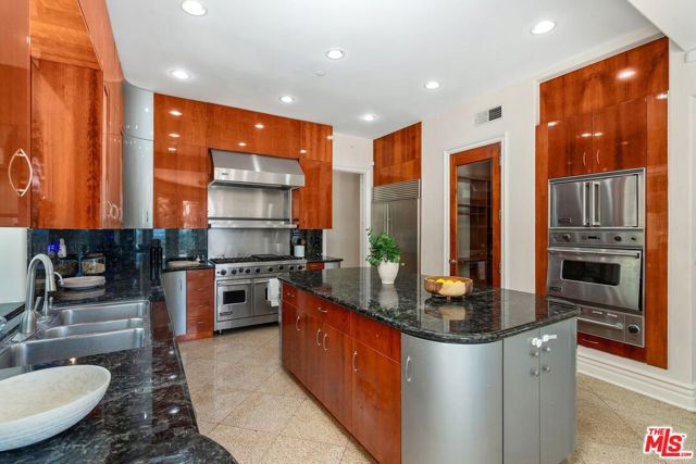 16980 Escalon Drive, Encino CA: https://media.crmls.org/mediaz/c6caccc9-b2a9-4826-9068-9a3681724883.jpg